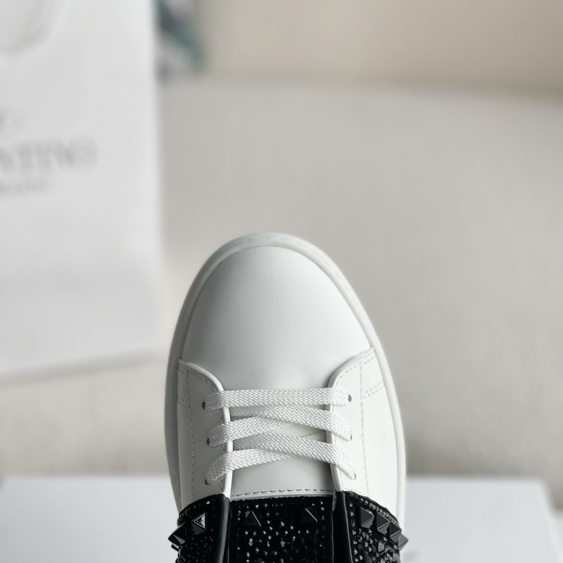 va*t*no One Stud Sneakers