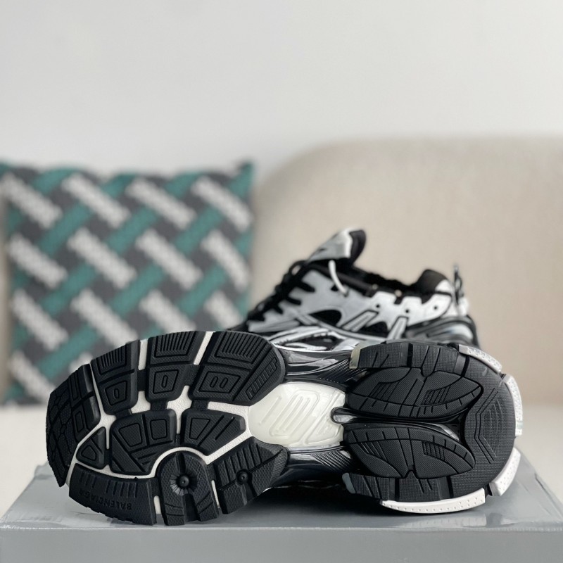 Ba*len*cia*ga Runner Sneakers