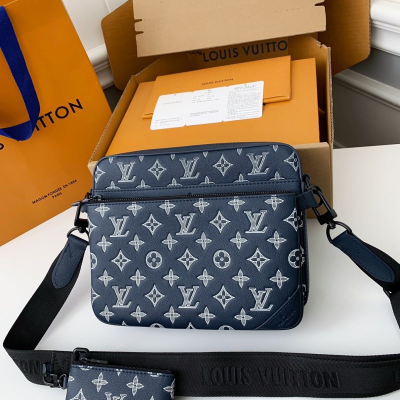 L0*is V*t0n The new TRIO Postman Pack M24753  Size： 25*18.5*7cm