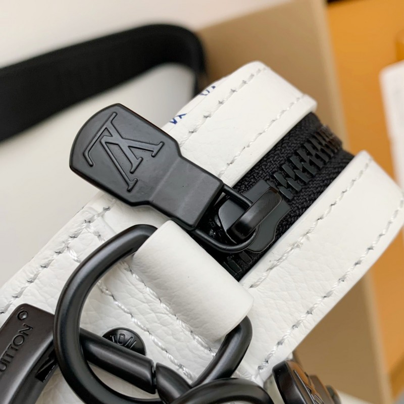 L0*is V*t0n The new TRIO Postman Pack M24753  Size： 25*18.5*7cm