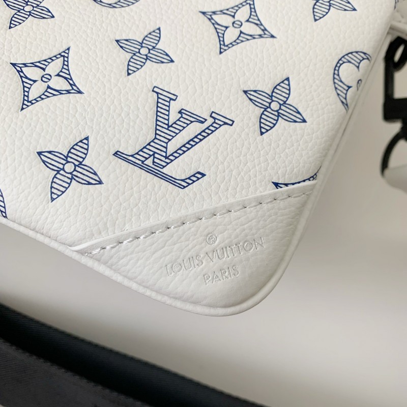 L0*is V*t0n The new TRIO Postman Pack M24753  Size： 25*18.5*7cm