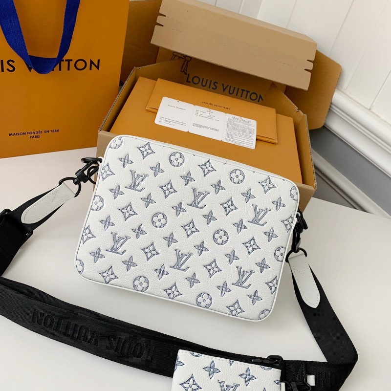 L0*is V*t0n The new TRIO Postman Pack M24753  Size： 25*18.5*7cm