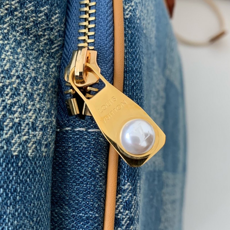 L0*is V*t0n Montsouris backpack M40708  Size：32*40*19cm