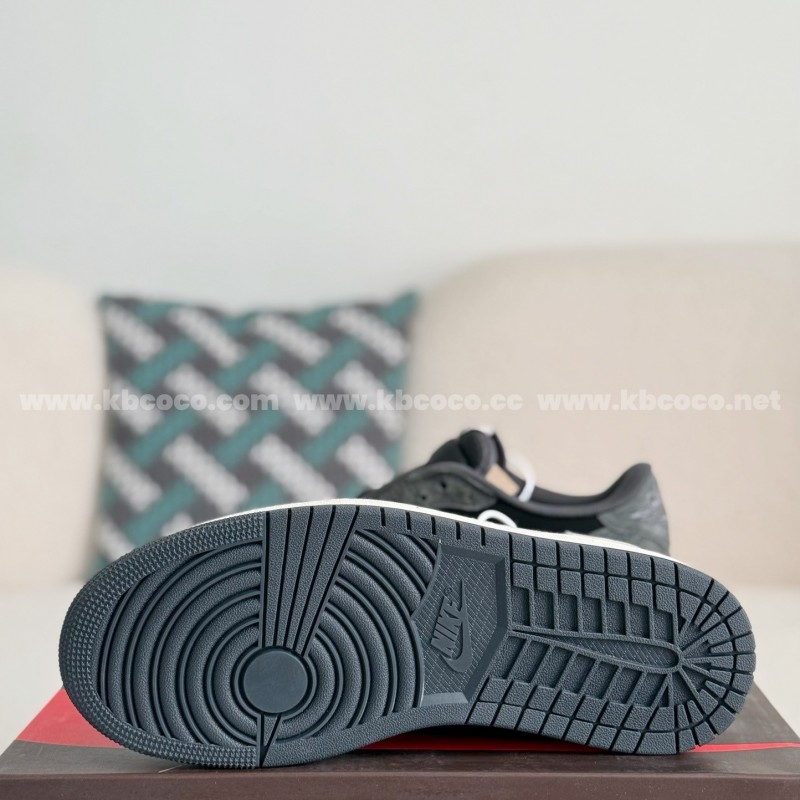 Air Jordan1 x Travis Scott  1 Low OG Collaboration; Jointly issued Low-top basketball shoes