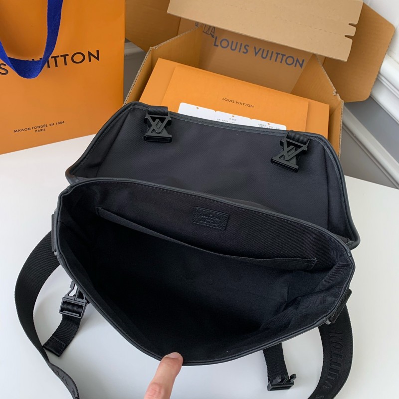 New L0*is V*t0n VOYAGER small men