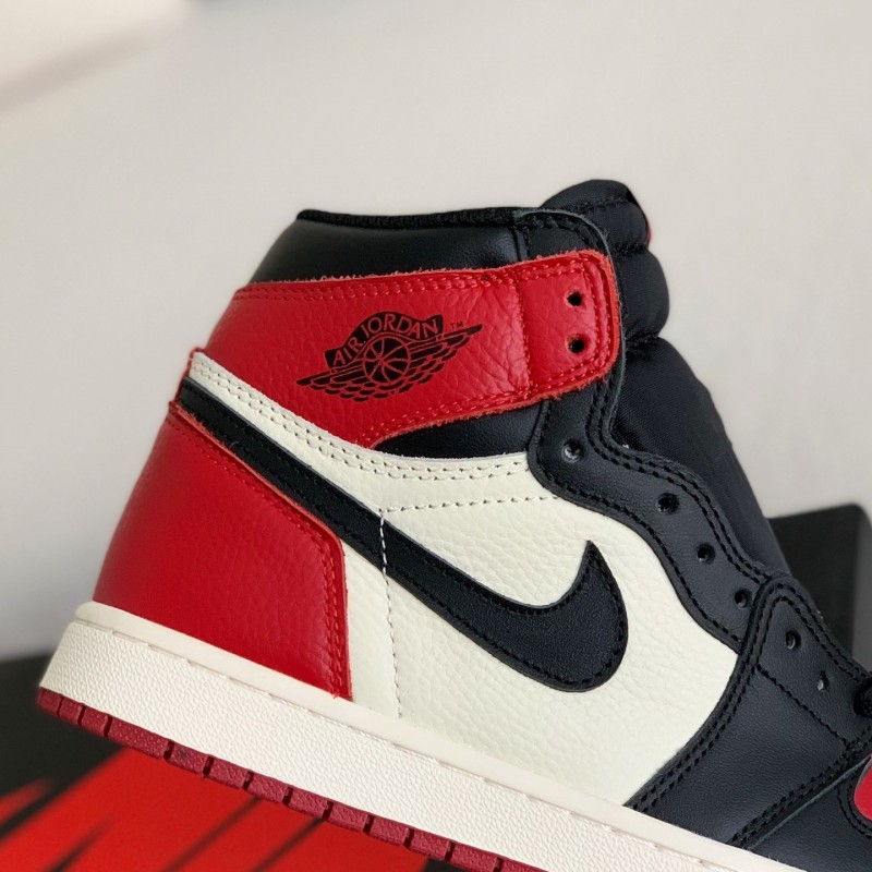 Air Jordan 1 Retro High OG Bred Toe