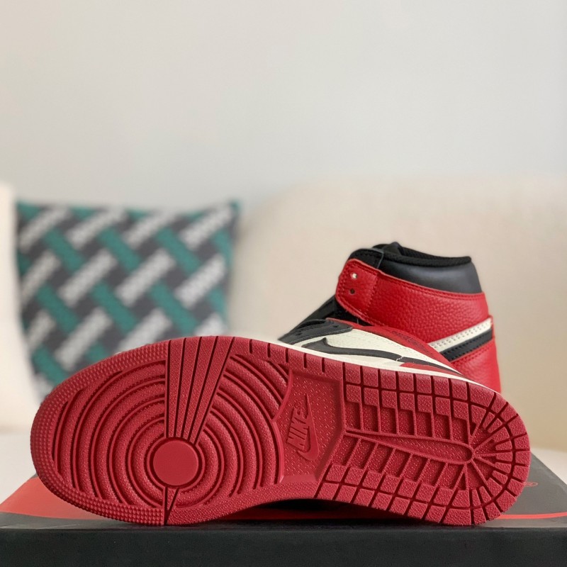Air Jordan 1 Retro High OG Bred Toe