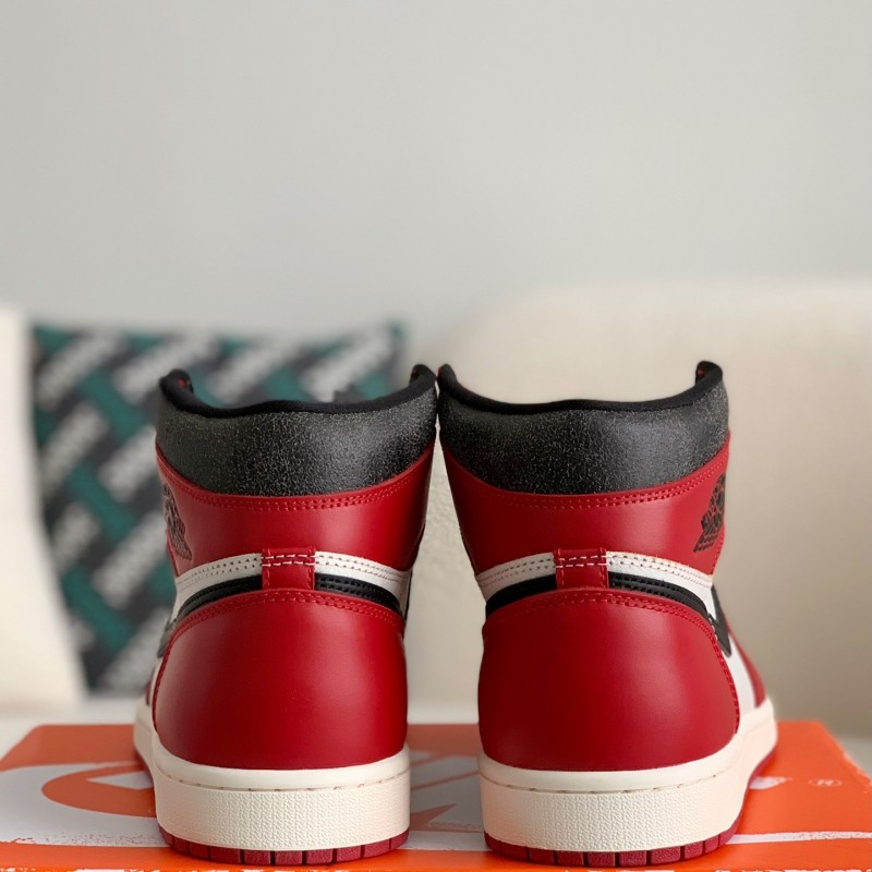 Air Jordan 1 Retro High OG Chicago Red