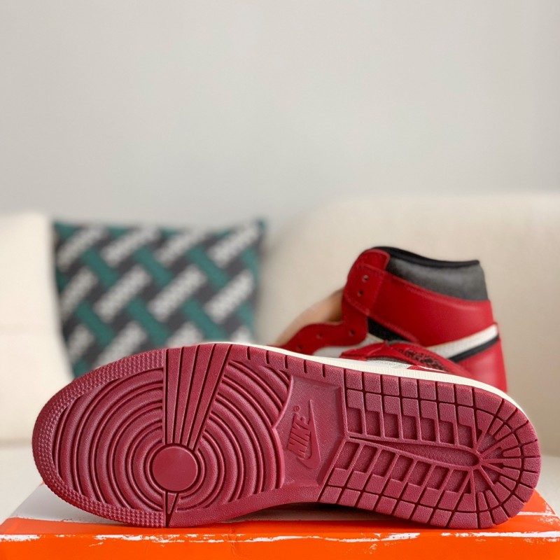 Air Jordan 1 Retro High OG Chicago Red