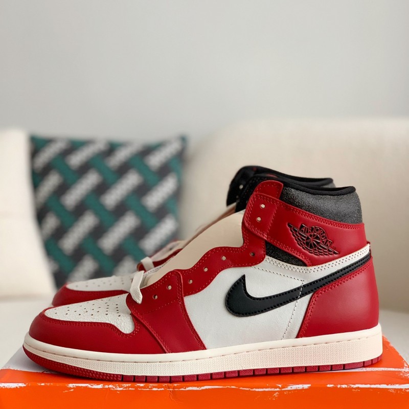 Air Jordan 1 Retro High OG Chicago Red