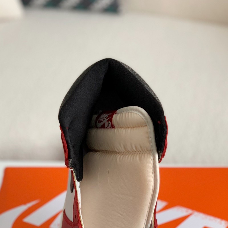 Air Jordan 1 Retro High OG Chicago Red