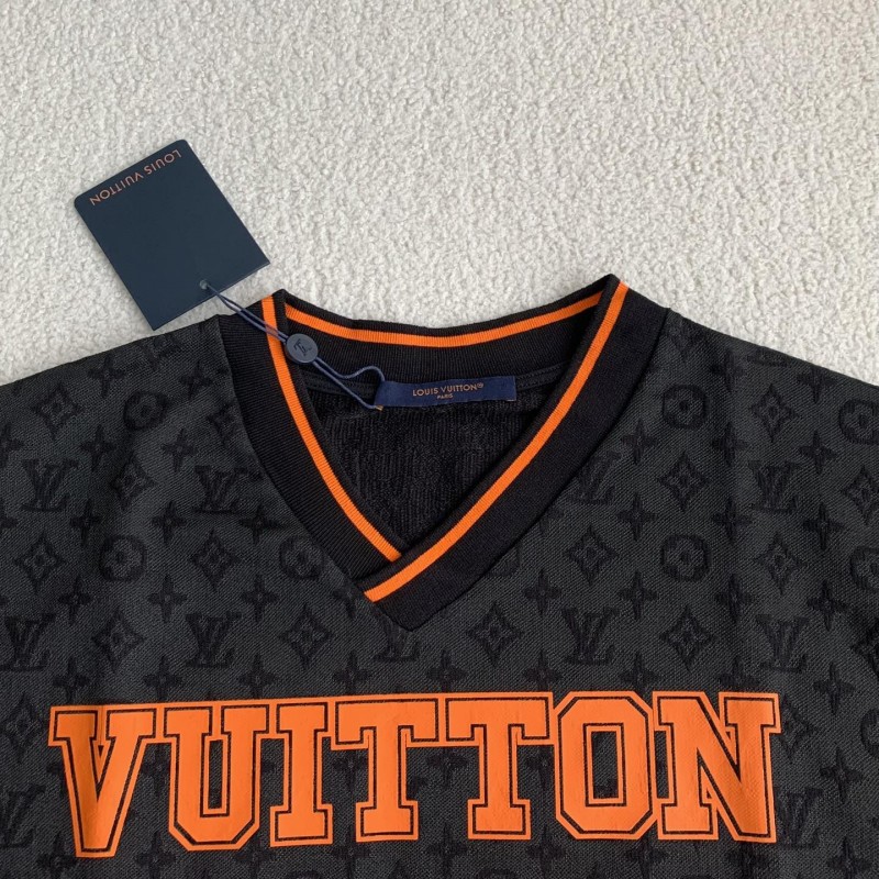 L0*is V*t0n Letter Logo t-shirt