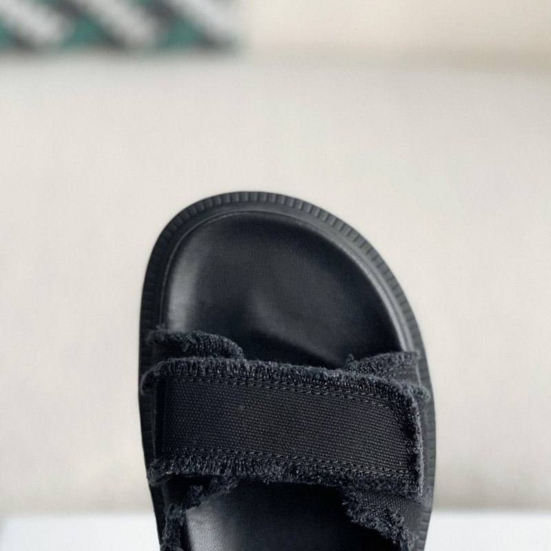 D*0r A word sandal