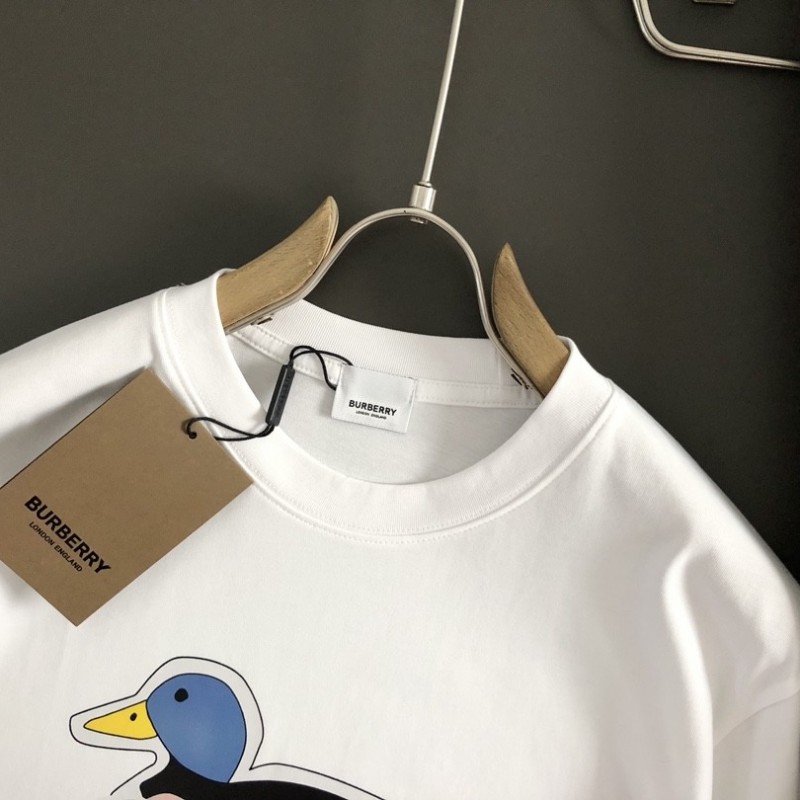 B**rry Black reachable duck cartoon footprint T-shirt