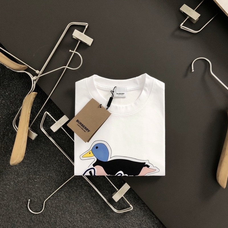 B**rry Black reachable duck cartoon footprint T-shirt