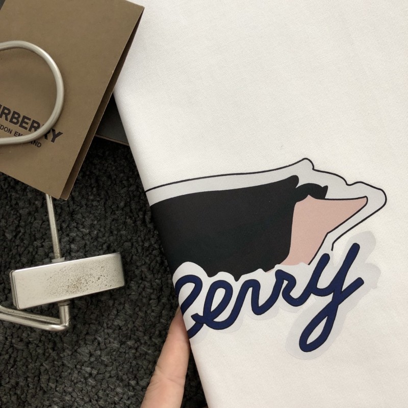 B**rry Black reachable duck cartoon footprint T-shirt