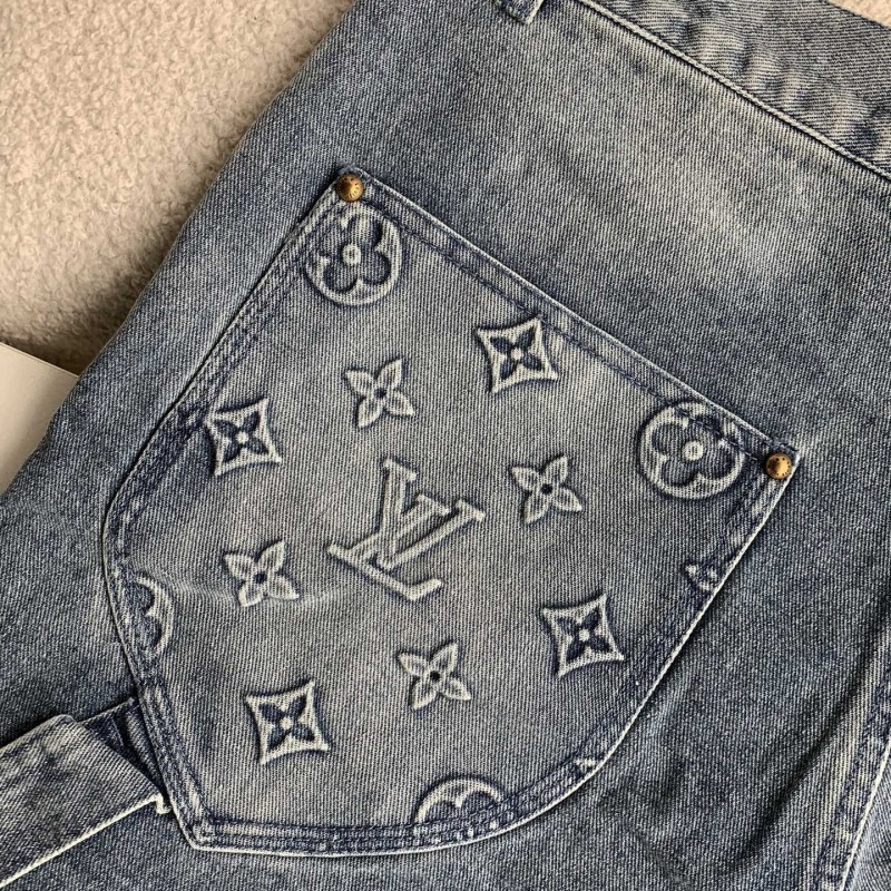 L0*is V*t0n Jean shorts