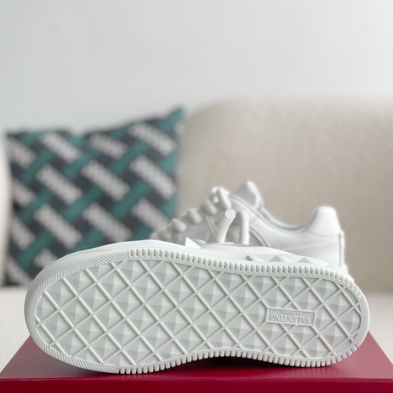 va*t*no One Stud Sneakers