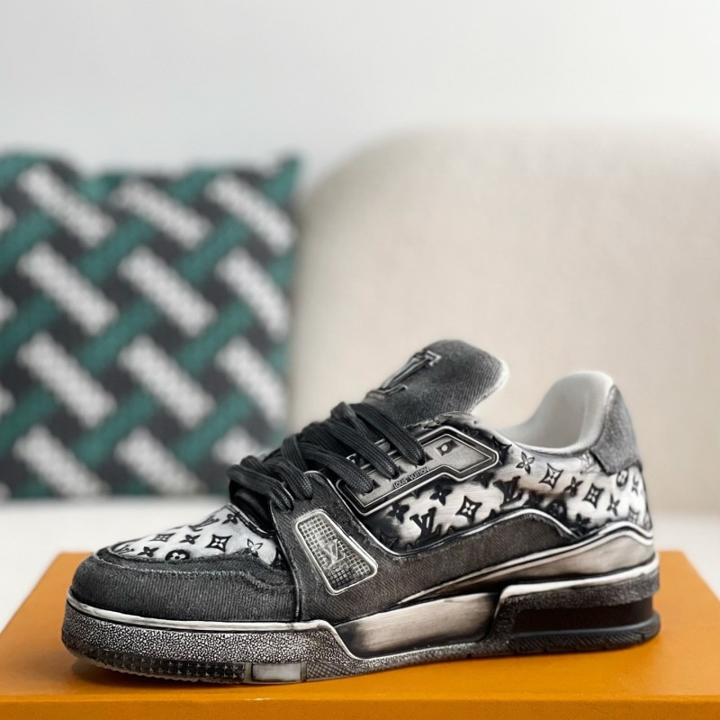 L0*is V*t0n TRAINER SNEAKERS
