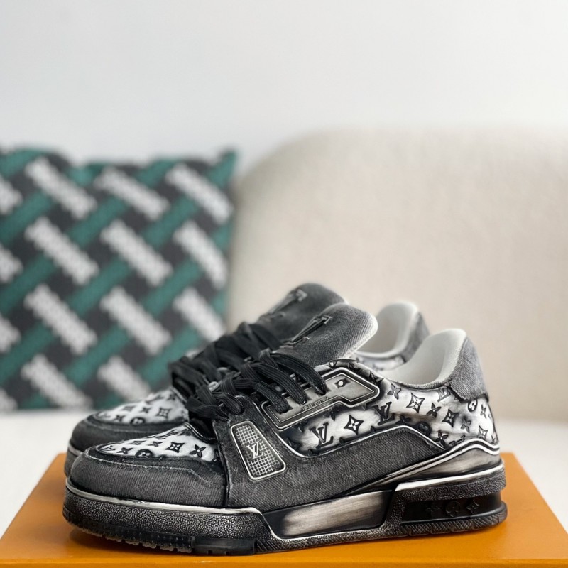 L0*is V*t0n TRAINER SNEAKERS